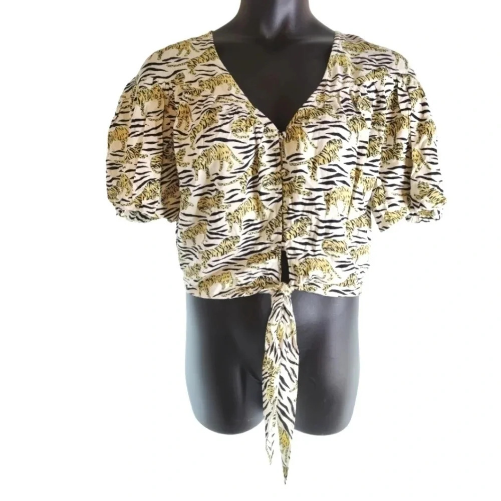 Tiger Crop Top EUC ❤️🐅 - Picture 2 of 15